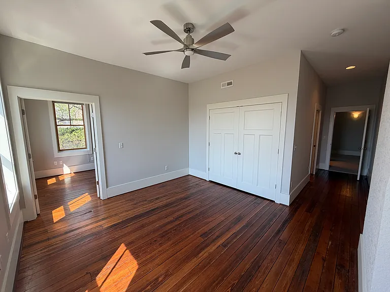 1324 Pendleton St — Photo 6