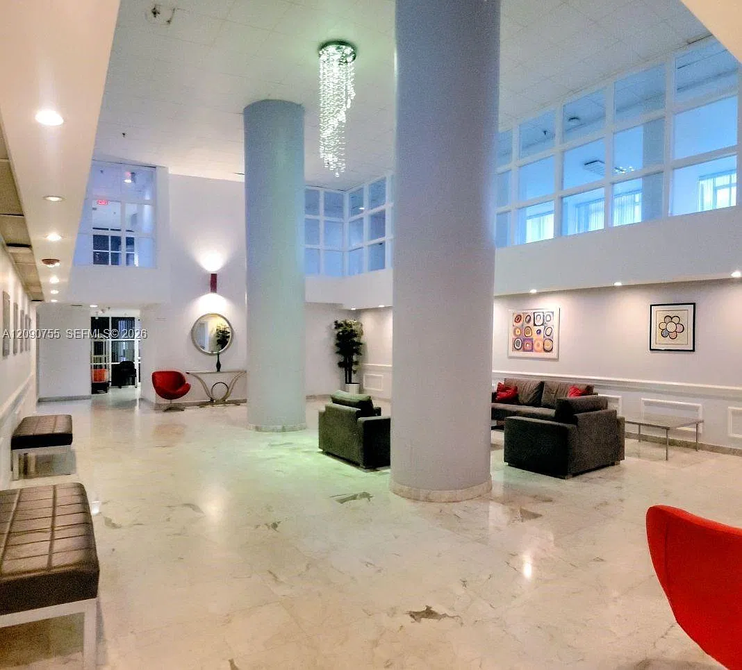 Marbella Condo — Photo 2