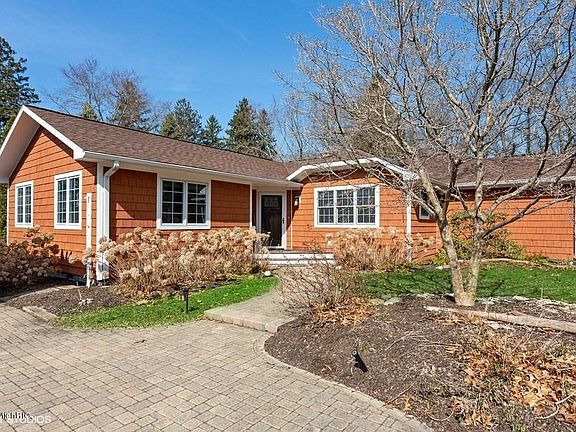 2nd image of 11015 Garden Dr