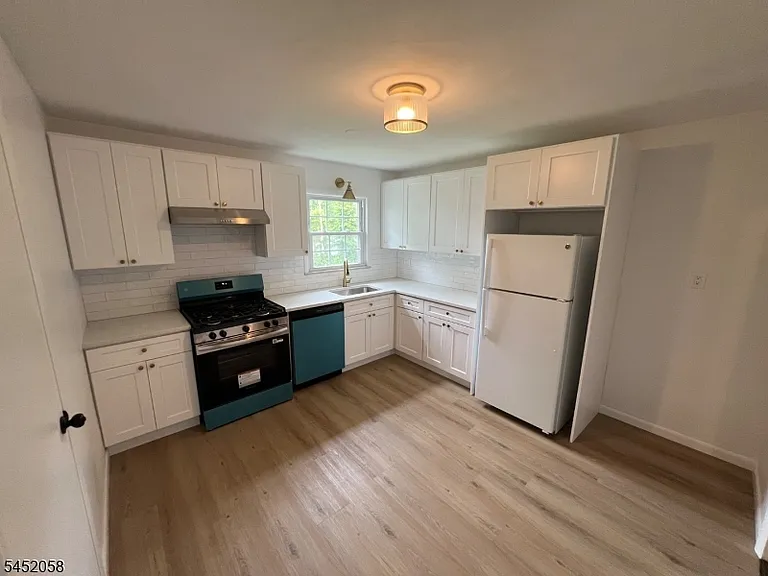 1006 Gifford Ct — Photo 2