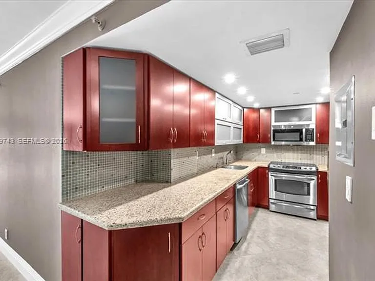 2401 Collins Ave #1807 — Photo 10