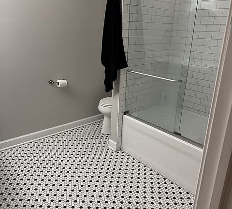 5th image of 611 Hickory St