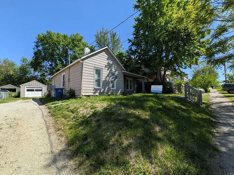 922 Walker St — Photo 24