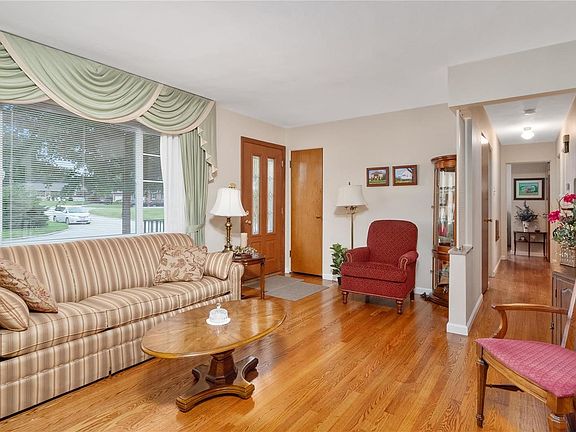 4th image of 9528 Howerton Dr