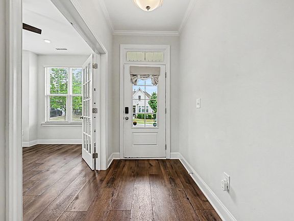 4th image of 1015 Meadow Pond Dr