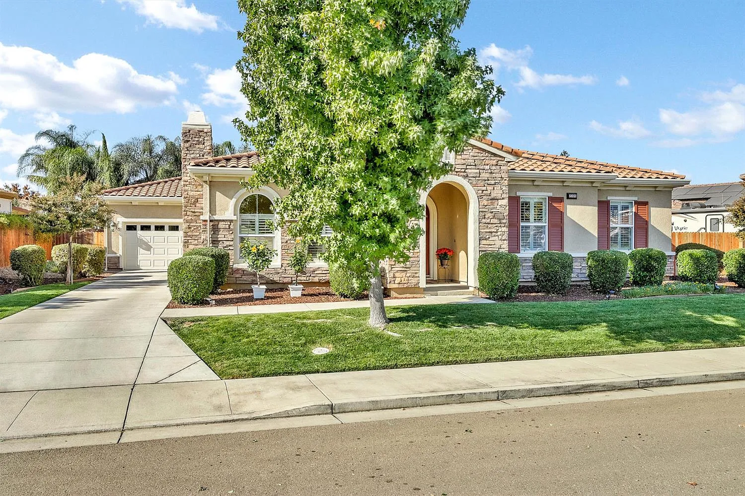 2209 Starflower Dr photo 1