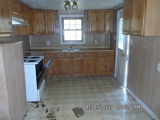 2nd image of 765 Breeze Hill Rd