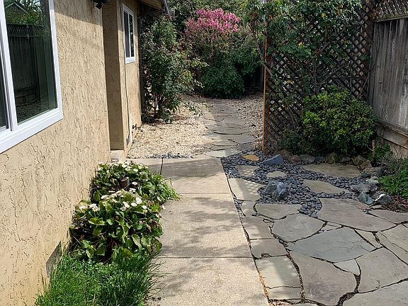 5th image of 792 Gale Dr