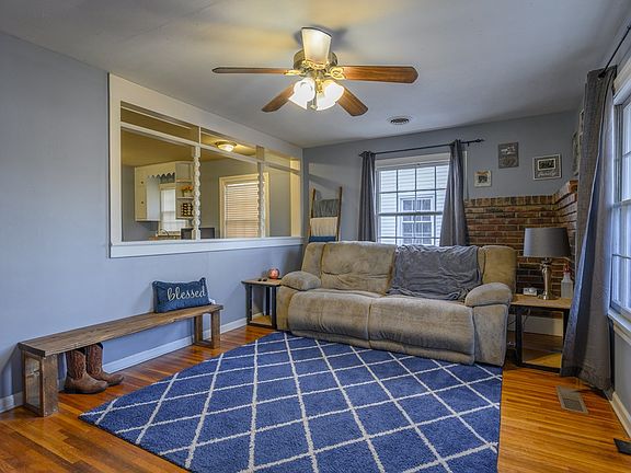 5th image of 3038 Allen St