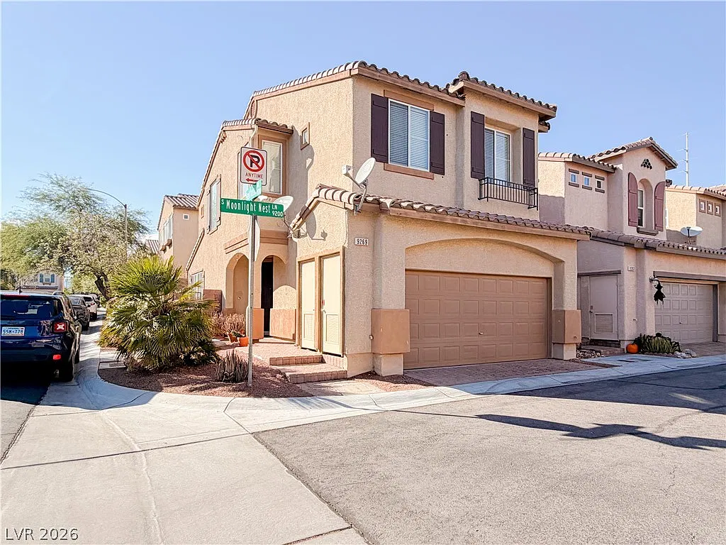 3 bed, 2.5 bath, 1768 sqft, $2,000 — Photo 2