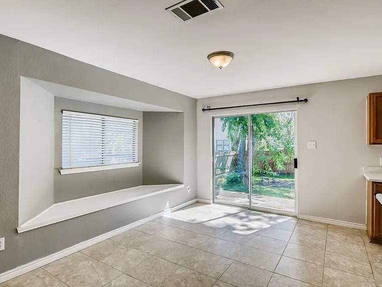 303 Bello Dr — Photo 5
