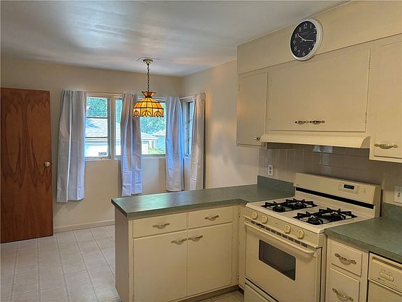 4th image of 1009 N Oakland Ave