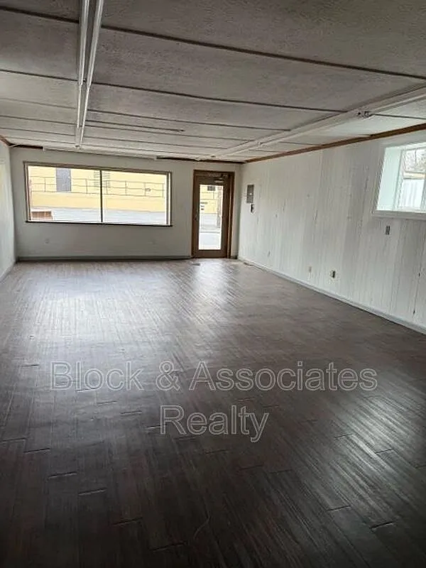 Studio, $800 — Photo 2