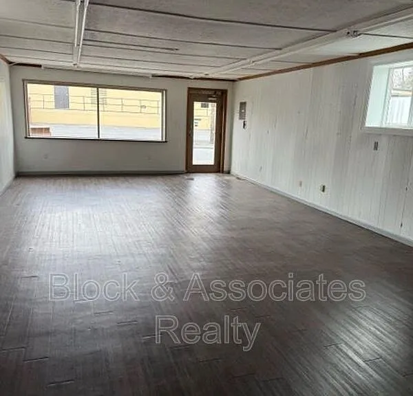 502 Hoover St — Photo 2