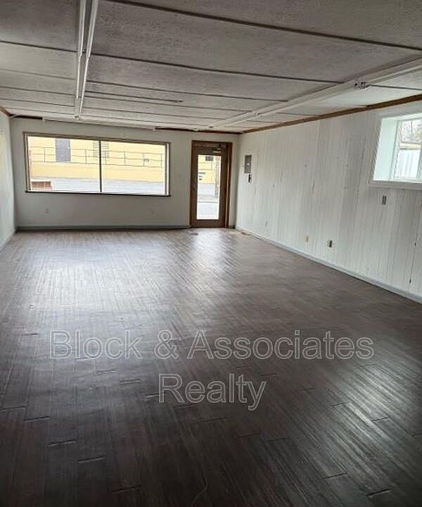 2nd image of 502 Hoover St