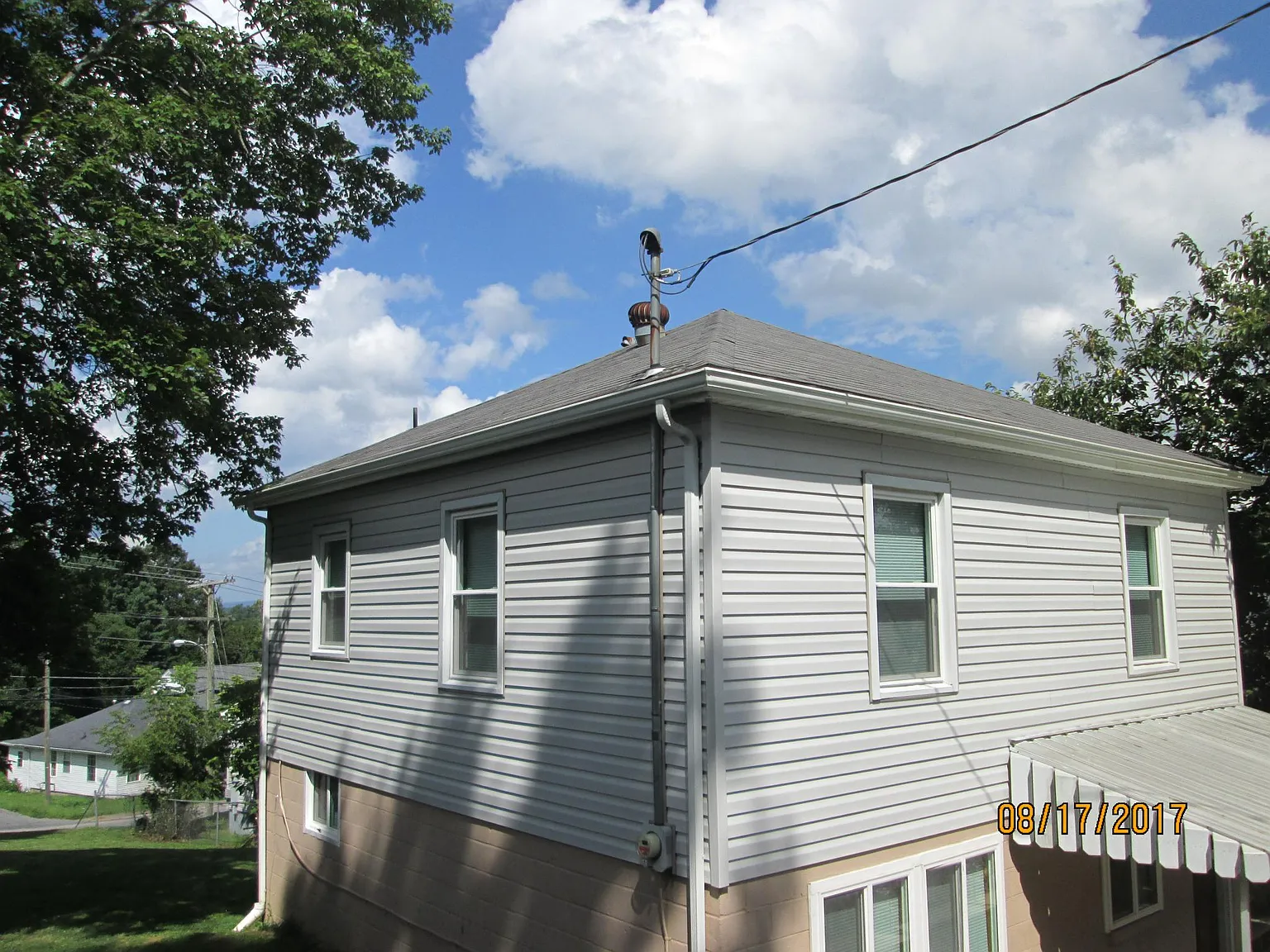 3 bed, 1200 sqft, $1,265 — Photo 2