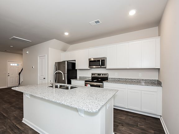 5th image of 300 High Grove Way