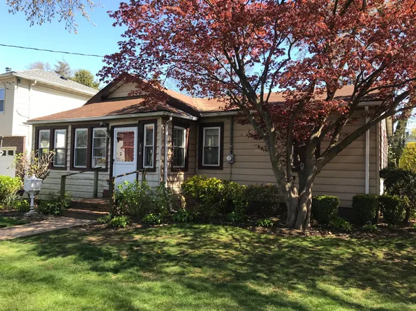 314 Mallard Rd, Carle Place, NY 11514