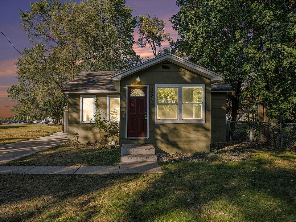 1st image of 2209 Clarence Dr
