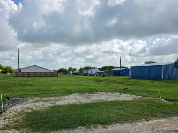 1202 W Dallas Ave #1, Seadrift, TX 77983