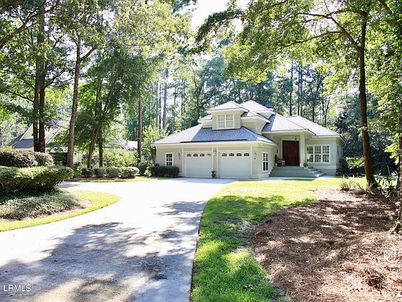 2nd image of 207 White Oaks Circle