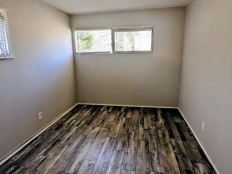 2237 Rose Ave — Photo 9