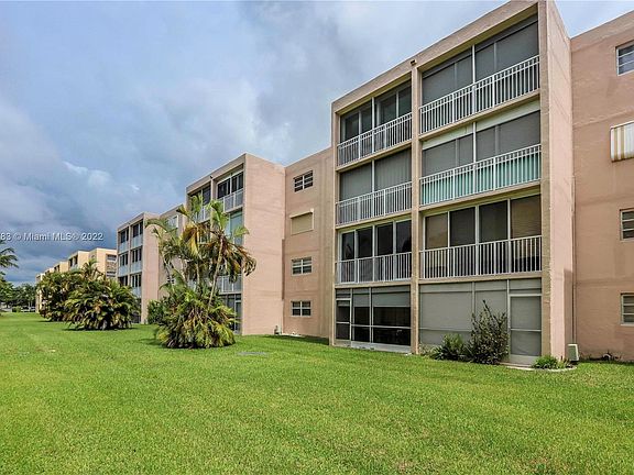 5th image of 206 SE 10th St APT 301