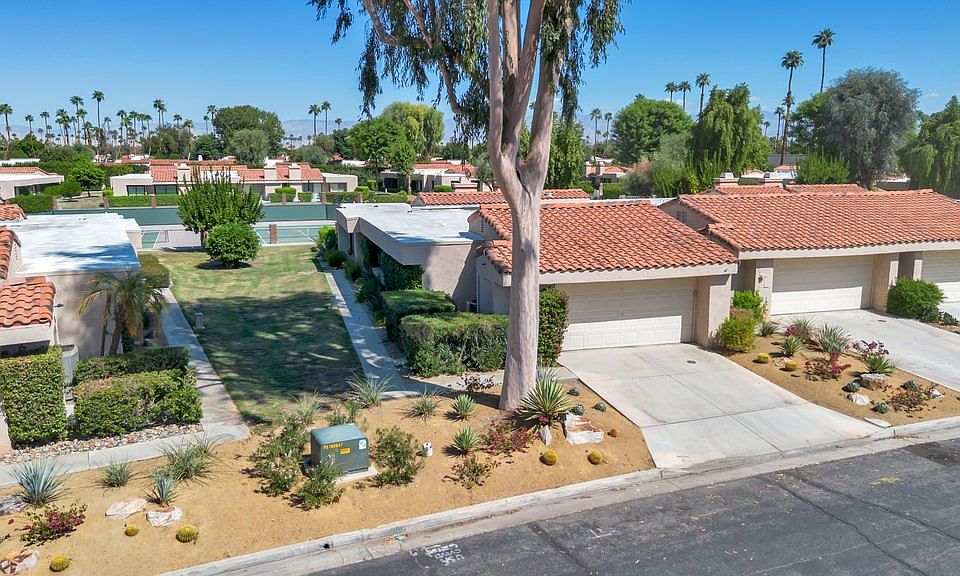 Modern Palm Desert Home with Mountain Views and a 2-car Garage in a Private Community