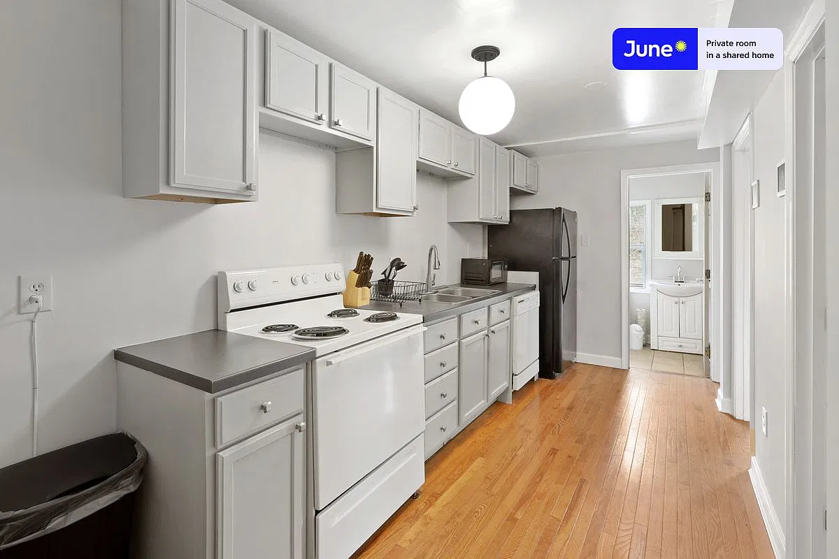 1334 Newton St NE — Photo 4