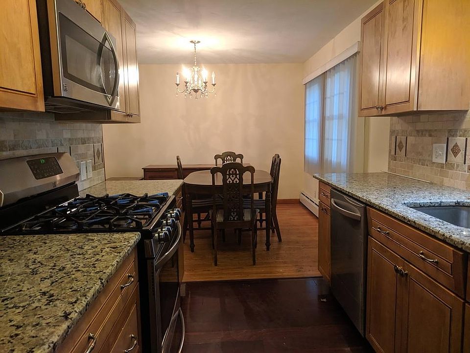 2nd image of 548 Chapin St