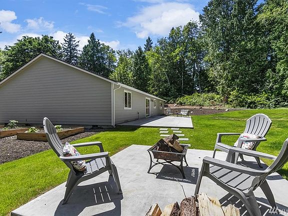 4th image of 22801 Storybook Ln NE