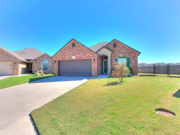 324 Golden Leaf Ct, Moore, OK 73160