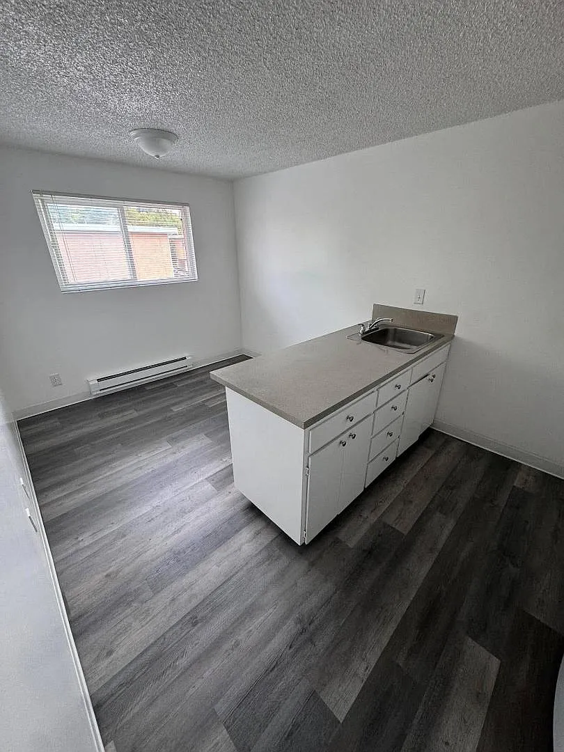 718 State Ave N - Duchess 17 — Photo 2