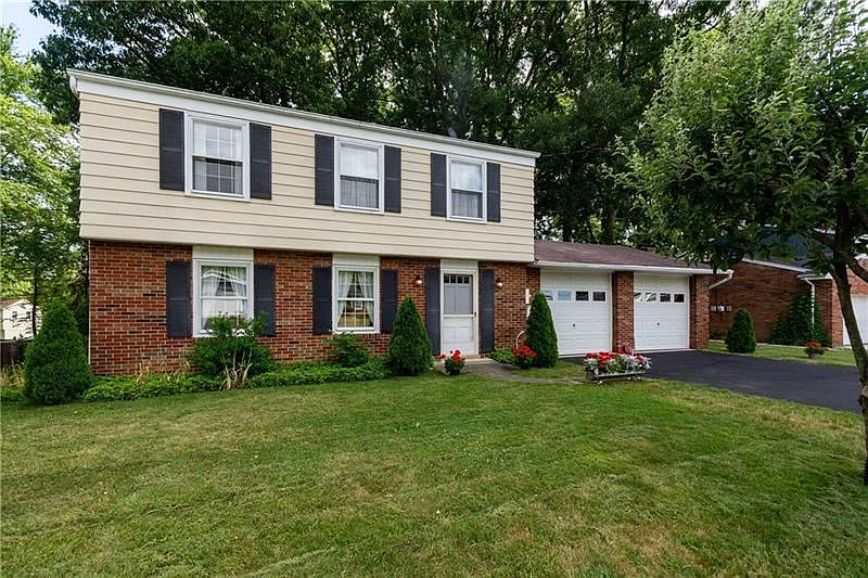 1st image of 213 Woodbury Dr