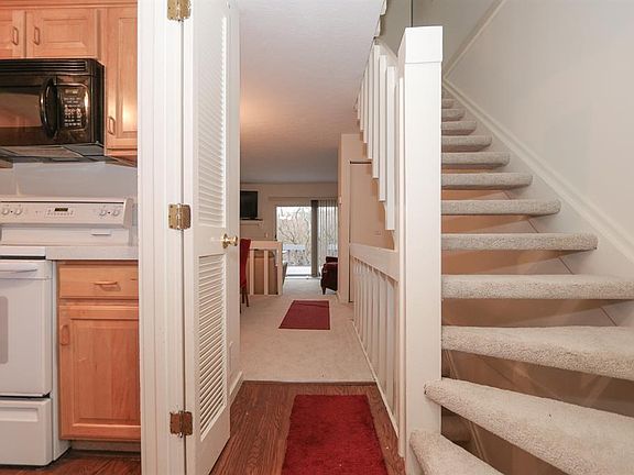 3rd image of 94 Twin Lakes Dr