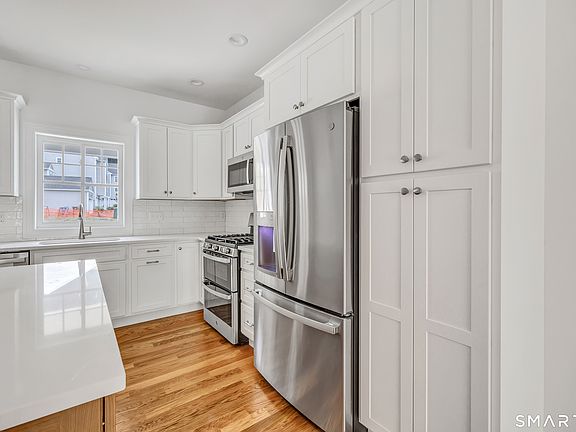 2nd image of 16 Windward Way #16