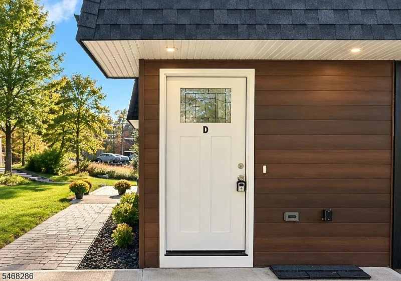 2 bed, 1.0 bath, $2,200 — Photo 2