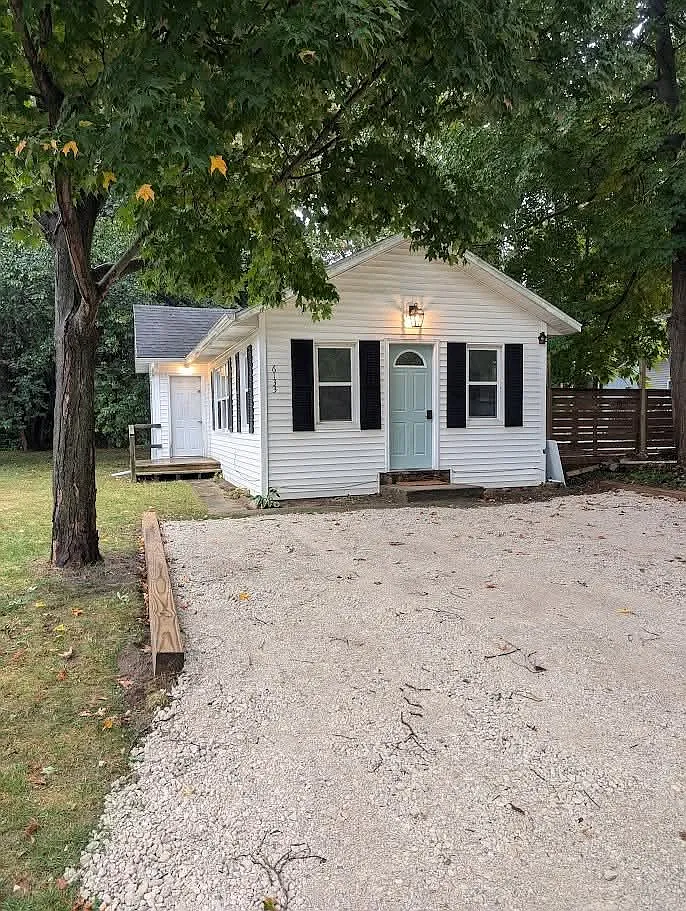 1 bed, 640 sqft, $2,400 — Photo 1
