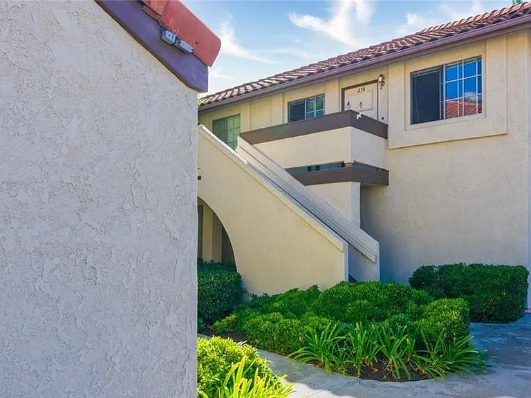 La Crescenta — Photo 4