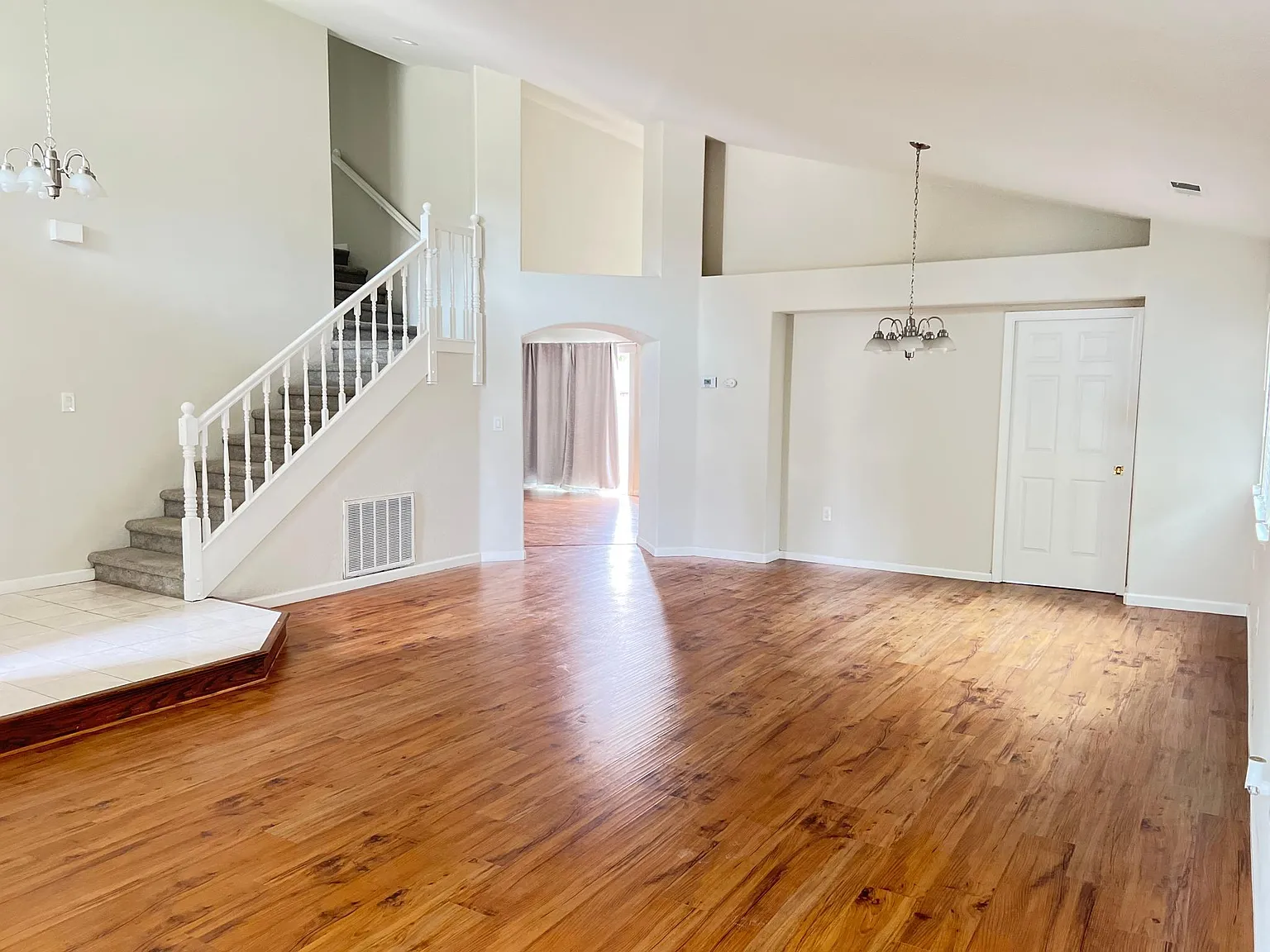 3 bed, 2086 sqft, $2,999 — Photo 3