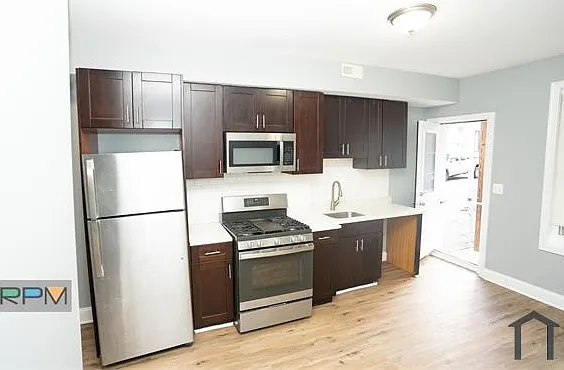 3 bed, $2,000 — Photo 2