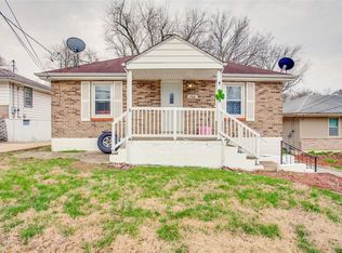 160 Flora Dr, Saint Louis, MO 63135