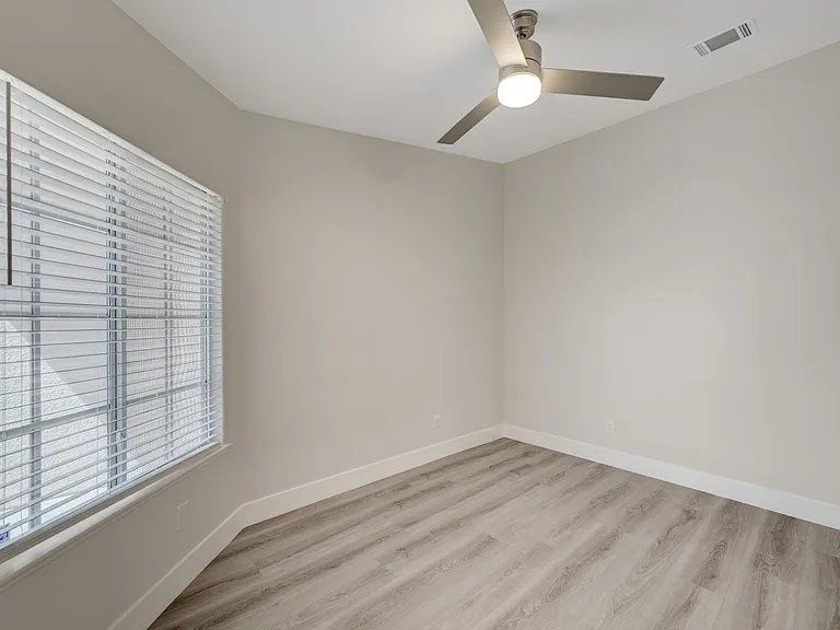 3120 Siena Cir — Photo 41