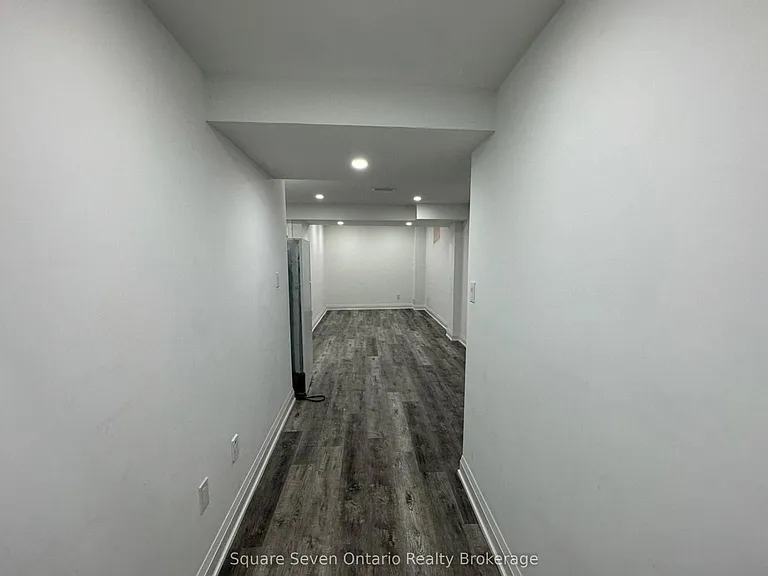 16 Napoleon Cres #LOWER LEVEL — Photo 5