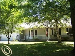 560 N Carney Dr, Saint Clair, MI
