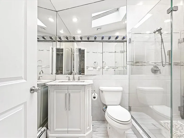 1127 Fordham Ln — Photo 34