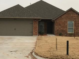 636 Kings Mnr, Moore, OK 73160