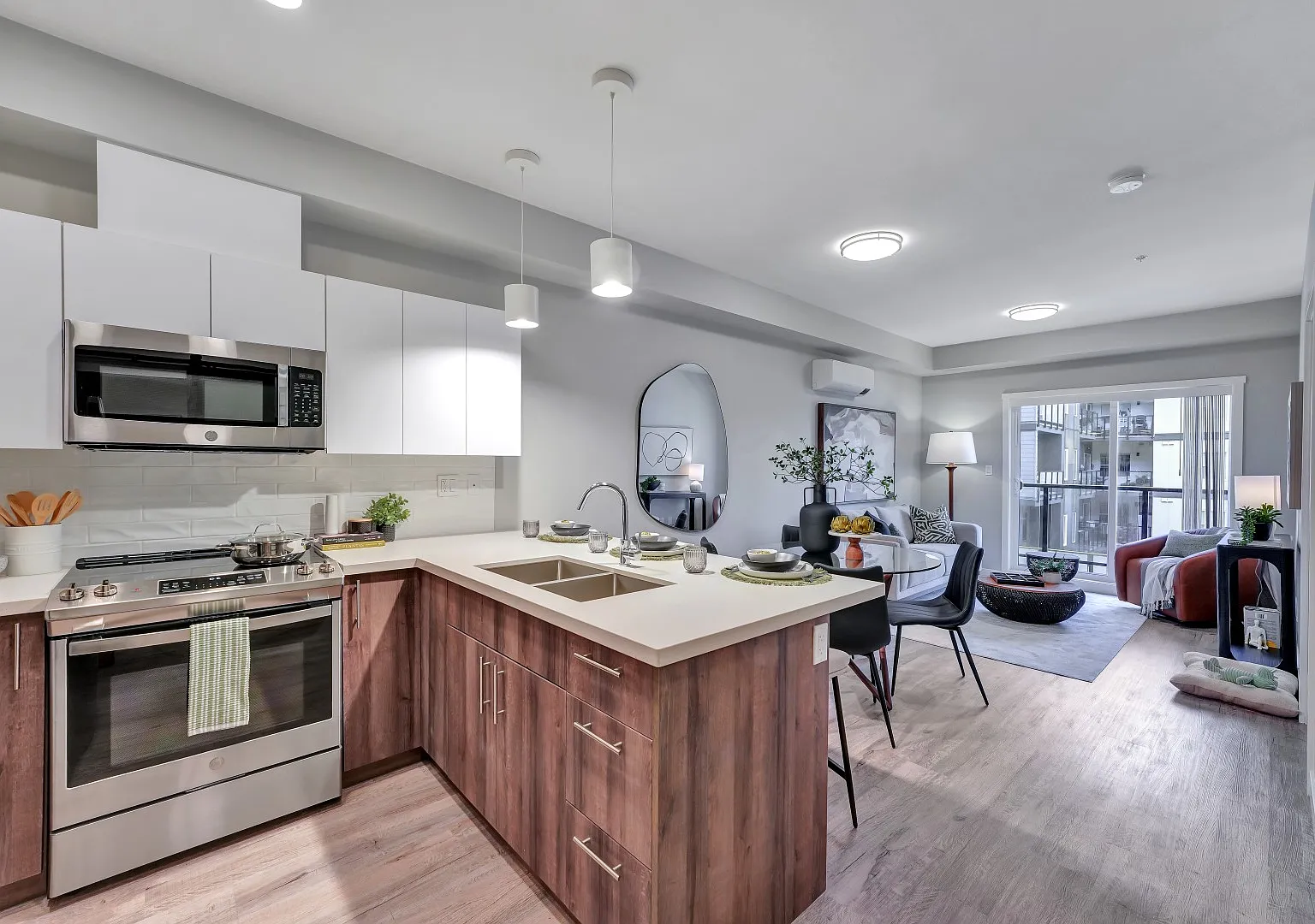 Centennial Court Apartments — Photo 1