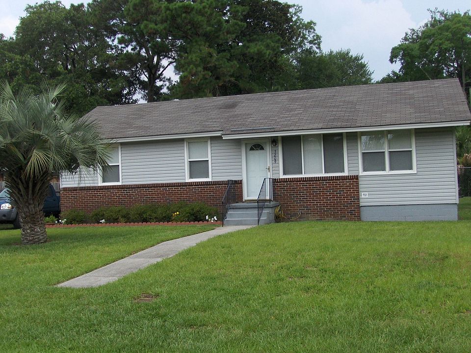 2nd image of 3209 Oakwood Dr