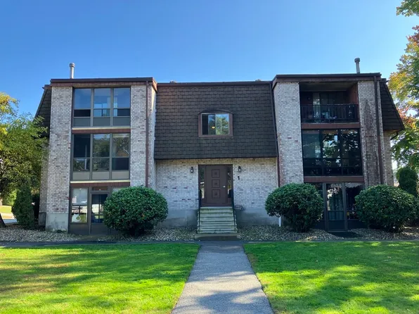 1 Greenbriar Dr APT 201, North Reading, MA 01864